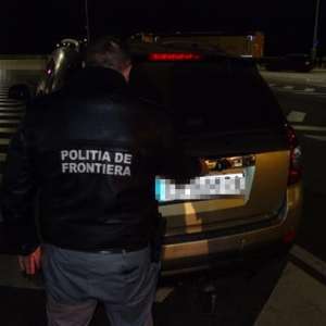 Cetățeni sirieni ascunși în portbagajul unui autoturism, depistați în P.T.F. Calafat