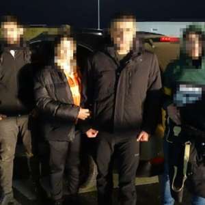 Cetățeni sirieni ascunși în portbagajul unui autoturism, depistați în P.T.F. Calafat