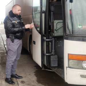 Carte de identitate falsă descoperită asupra unui bărbat din Republica Moldova