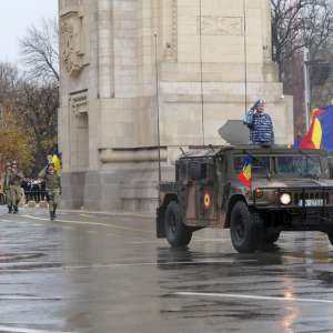 Glorie celor ce prin vitejia și prin jertfa lor de sânge au înfăptuit unitatea națională