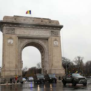 Glorie celor ce prin vitejia și prin jertfa lor de sânge au înfăptuit unitatea națională