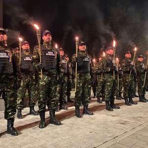 Glorie celor ce prin vitejia și prin jertfa lor de sânge au înfăptuit unitatea națională