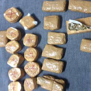 Peste cinci kilograme de bijuterii susceptibile a fi din aur, descoperite de polițiștii de frontieră giurgiuveni