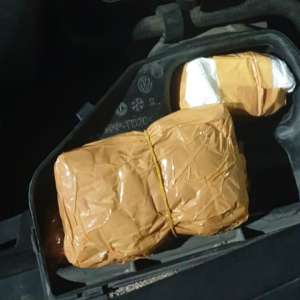 Peste cinci kilograme de bijuterii susceptibile a fi din aur, descoperite de polițiștii de frontieră giurgiuveni