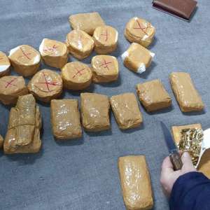 Peste cinci kilograme de bijuterii susceptibile a fi din aur, descoperite de polițiștii de frontieră giurgiuveni