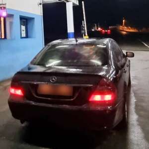 Depistat, în miezul nopţii, la volan fără permis de conducere