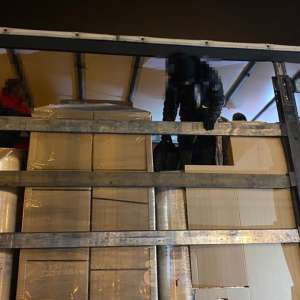 31 de cetăţeni străini ascunși în două mijloace de transport, depistați de polițiștii de frontieră de la Nădlac II