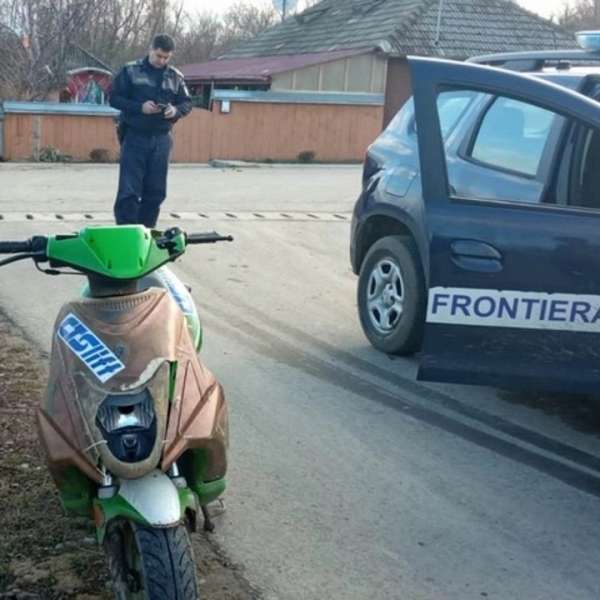 Pe seară la plimbare pe motocicleta neînregistrată și fără permis de conducere