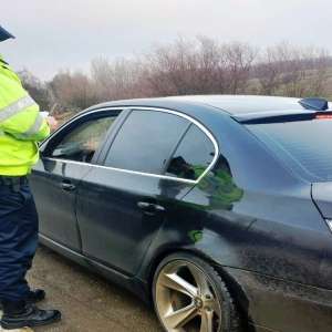Tânăr în stare de ebrietate, depistat la volan