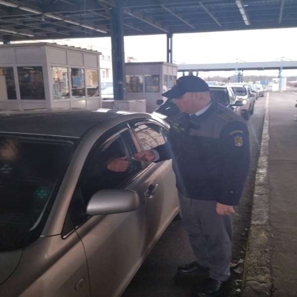 Permis de conducere fals depistat la controlul de frontieră