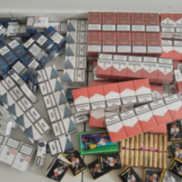Ţigări şi articole pirotehnice confiscate de poliţiştii de frontieră