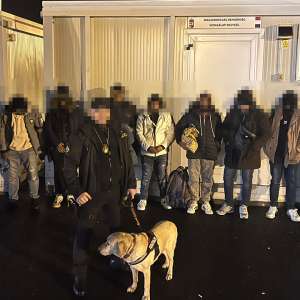 48 de migranți ascunși în cinci mijloace de transport, depistați la P.T.F. Nădlac II