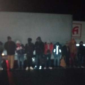 39 de cetăţeni străini ascunşi în două autoutilitare depistați la Nădlac
