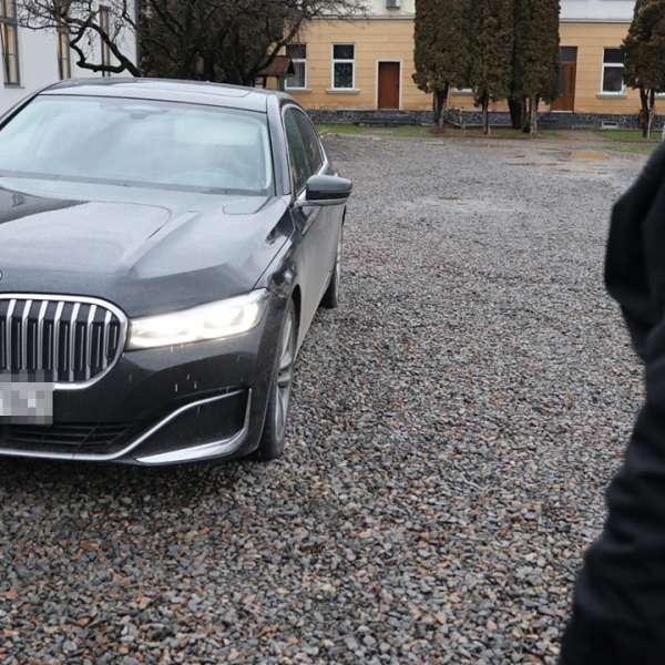 Un autoturism de lux, în valoare de 300.000 lei, căutat de autoritățile din Slovacia, descoperit în localitatea Vadu Izei de către polițiștii de frontieră