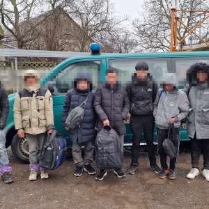 Șapte cetățeni vietnamezi, opriți din drumul ilegal spre Spațiul Schengen