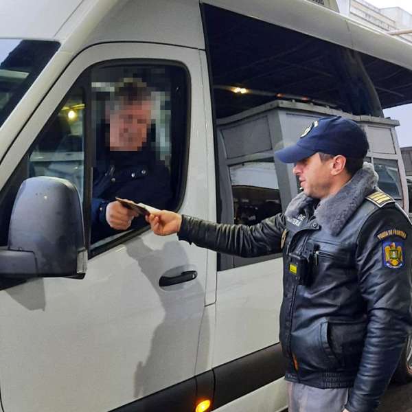 A prezentat la control un document fals și s-a ales cu un dosar penal