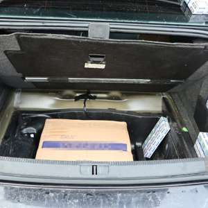 Peste 5.400 pachete cu țigări descoperite într-un autoturism