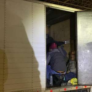 56 de cetăţeni străini,  depistați ascunși în mai multe mijloace de transport, la ieşirea din ţară