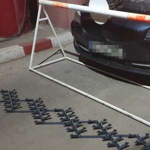 Autoturism blindat cu ţigarete de contrabandă, depistat la Stânca