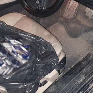 Autoturism blindat cu ţigarete de contrabandă, depistat la Stânca