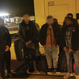 Paisprezece cetățeni străini  depistați în tentativă de trecere ilegală a frontierei