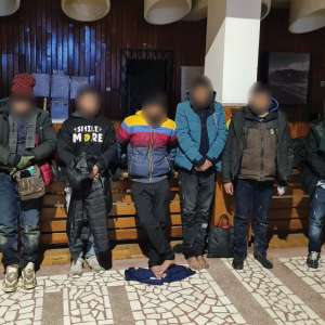 Paisprezece cetățeni străini  depistați în tentativă de trecere ilegală a frontierei