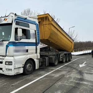 Tutun vrac în valoare de peste 100.000 lei ascuns în semiremorca unui ansamblu rutier