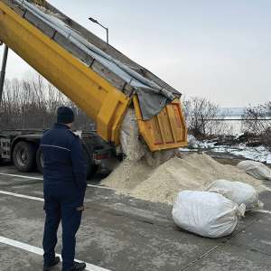 Tutun vrac în valoare de peste 100.000 lei ascuns în semiremorca unui ansamblu rutier