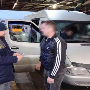 Conducea un ansamblu rutier, fără să deţină permis de conducere valabil pentru aceasta