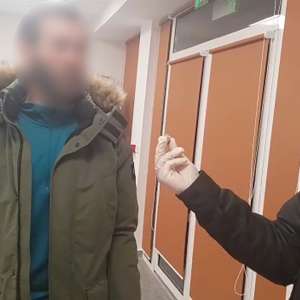 Doi cetățeni francezi și unul polonez cercetați de polițiștii de frontieră pentru deținere de droguri și trecere ilegală a frontierei de stat