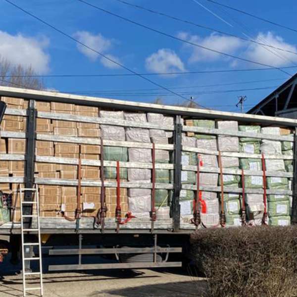 Încălțăminte sport contrafăcută în valoare de peste 1.800.000 lei, descoperită în P.T.F. Bechet