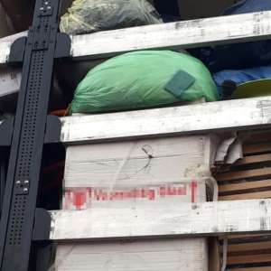 Peste 34 tone de produse second hand, oprite la intrarea în ţară