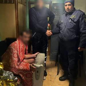 Două persoane care s-au răsturnat cu o ambarcațiune pe Dunăre, salvate de polițiștii de frontieră