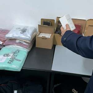 Bunuri susceptibile a fi contrafăcute descoperite de polițiștii de frontieră giurgiuveni