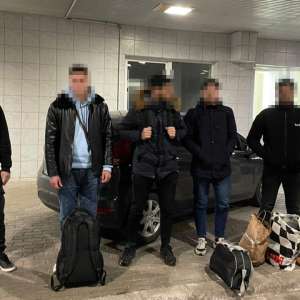 Cetățeni străini depistați în timp ce încercau să iasă ilegal din țară