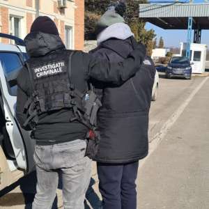 Condamnat la opt ani de închisoare pentru deținerea unei fabrici clandestine de țigări, căutat de autorități, depistat la controlul de frontieră