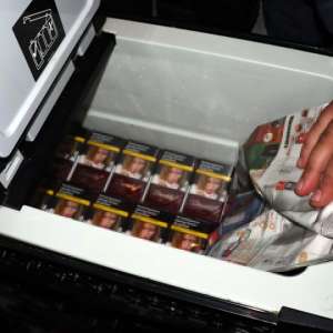 Peste 11.000 de țigarete descoperite ascunse într-un autocamion, în P.T.F. Calafat