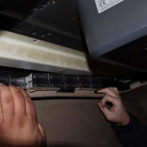 Peste 11.000 de țigarete descoperite ascunse într-un autocamion, în P.T.F. Calafat