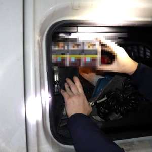 Peste 11.000 de țigarete descoperite ascunse într-un autocamion, în P.T.F. Calafat