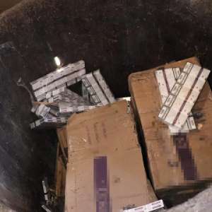 Peste 15.000 pachete țigări și sume în valută confiscate în urma unor percheziții în Moisei și Borșa