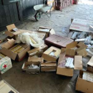 Peste 15.000 pachete țigări și sume în valută confiscate în urma unor percheziții în Moisei și Borșa