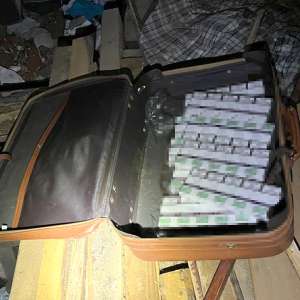 Peste 15.000 pachete țigări și sume în valută confiscate în urma unor percheziții în Moisei și Borșa