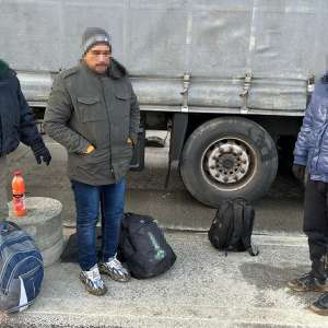 Cetățeni din Etiopia, India, Maroc şi Pakistan depistați ascunşi în trei TIR-uri, la Nădlac II