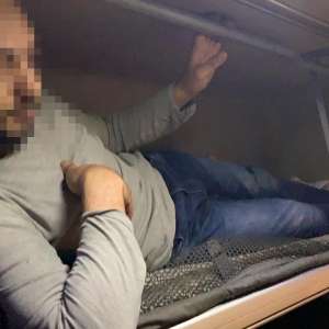 Cetățeni din Etiopia, India, Maroc şi Pakistan depistați ascunşi în trei TIR-uri, la Nădlac II