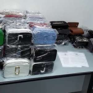 Bunuri susceptibile a fi contrafăcute, în valoare de peste 70.000 lei, descoperite de polițiștii de frontieră giurgiuveni
