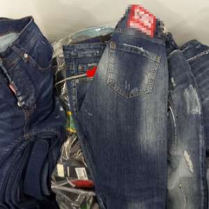 Bunuri susceptibile a fi contrafăcute în valoare de 20.000 lei, descoperite la P.T.F. Călăraşi