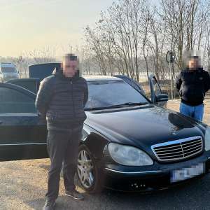 Două călăuze și opt migranți, opriți la frontiera cu Ungaria