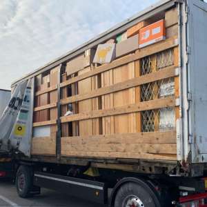 Peste 29 tone de produse second hand, oprite la intrarea în ţară