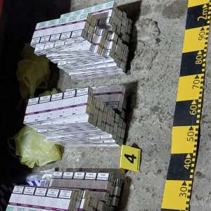 520 pachete de țigări fără documente de proveniență descoperite într-o mașină