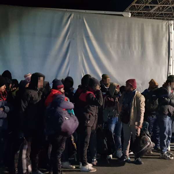 33 de cetăţeni străini depistați ascunși la Nădlac II